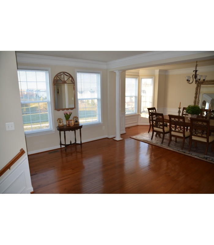 BARNIZ SUELOS AL AGUA. Protege todo tipo de suelos de madera en